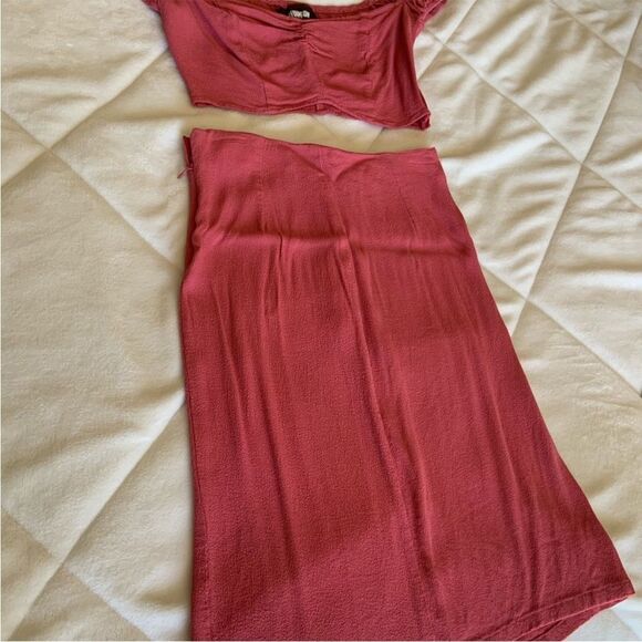 Reformation two pieces top and skirt in pink 8 - Picture 3 of 9